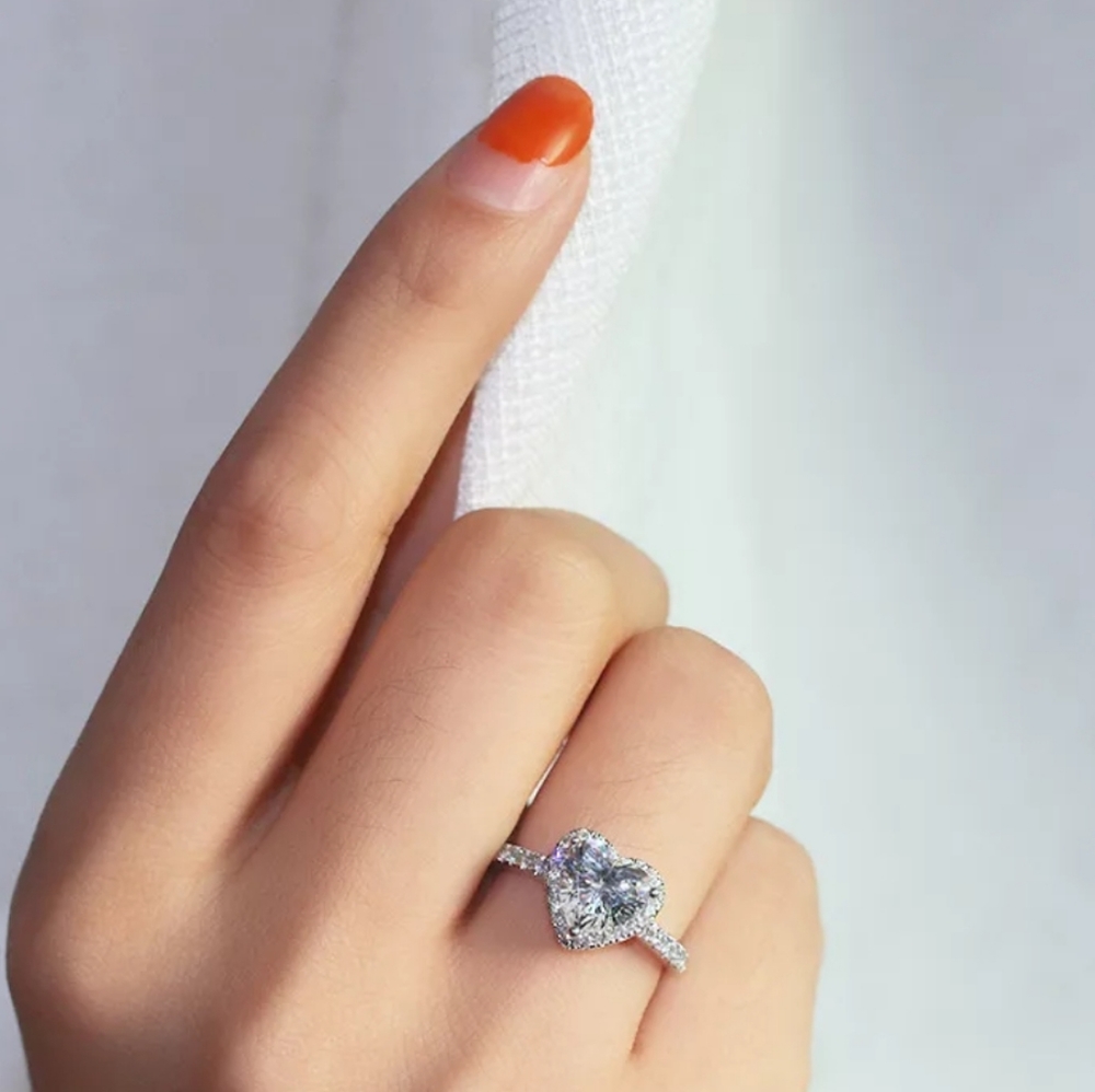 Silver halo heart rhinestone ring